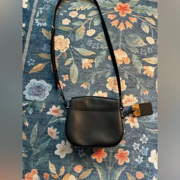 Marc Jacobs Black and Gold Bag Tag - Picture 4 of 7